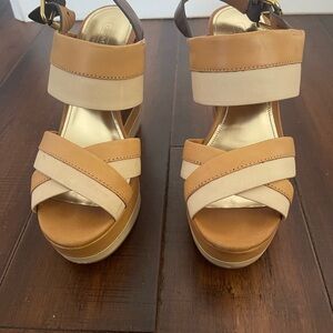 Coach Elegant Tan and Cream Platform Sandals Size 8 / 4.5” heel